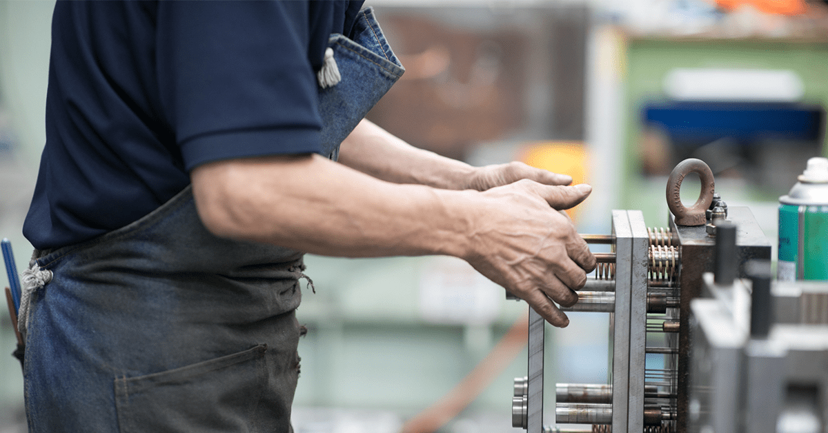 射出成形技術 大解剖！Vol.3｜竪型射出成形機とは？ エンジニアリング | コラム